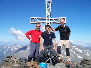 Splendida tripletta P. Recastello 2886 m P. Tre Confini 2824 m M. Gleno 2882 m il 4 luglio 2009 - FOTOGALLERY